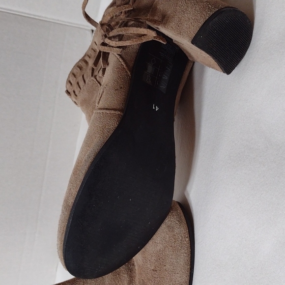 Tan suede leather fringed booties 9.5 - Picture 8 of 8